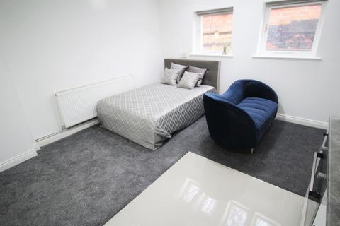 Flat 15, 221 Woodhouse Street, LS6 2UZ