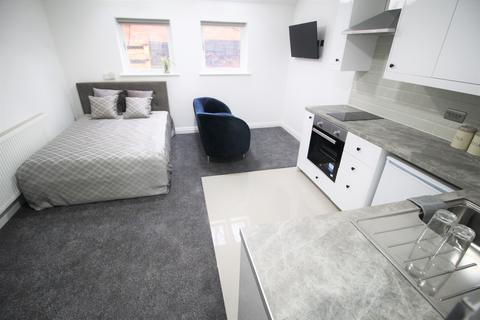 undefined, Flat 15, 221 Woodhouse Street, LS6 2UZ