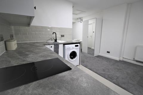 undefined, Flat 15, 221 Woodhouse Street, LS6 2UZ