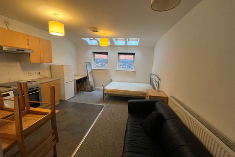 undefined, Flat 14, 221 Woodhouse Street, LS6 2UZ