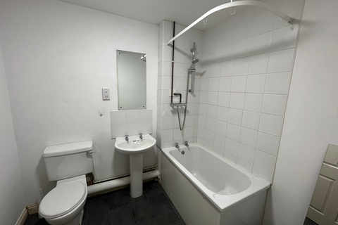 undefined, Flat 14, 221 Woodhouse Street, LS6 2UZ