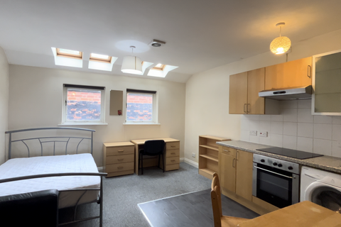 undefined, Flat 16, 221 Woodhouse Street, LS6 2UZ