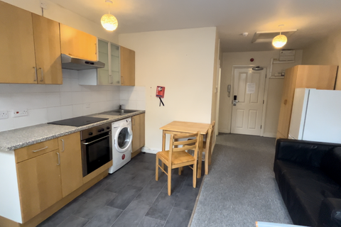 undefined, Flat 16, 221 Woodhouse Street, LS6 2UZ