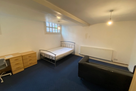 undefined, Flat 1, 221 Woodhouse Street, LS6 2UZ