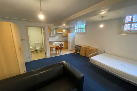 undefined, Flat 1, 221 Woodhouse Street, LS6 2UZ