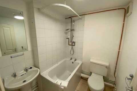 undefined, Flat 1, 221 Woodhouse Street, LS6 2UZ
