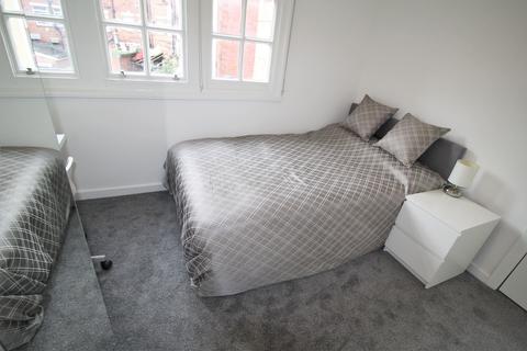 Flat 18, 221 Woodhouse Street, LS6 2UZ