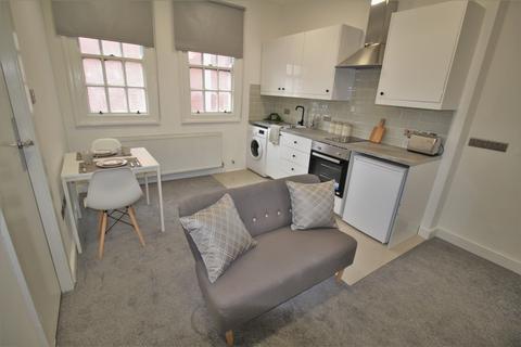 1 bedroom flat to rent, Flat 18, 221 Woodhouse Street, LS6 2UZ
