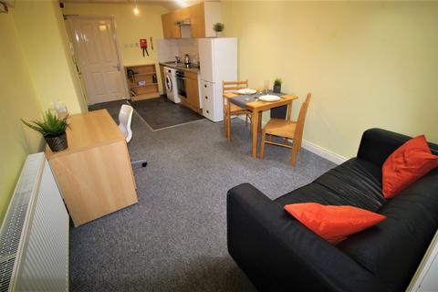 1 bedroom flat to rent, Flat 18, 221 Woodhouse Street, LS6 2UZ