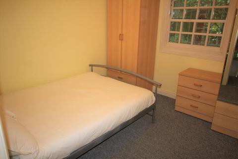 1 bedroom flat to rent, Flat 18, 221 Woodhouse Street, LS6 2UZ