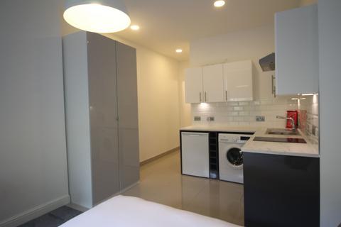 Studio to rent, Flat 1B, 22 Kelso Road, LS2 9PR