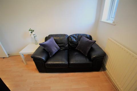 2 bedroom flat to rent, Flat 2, 22 Kelso Road, LS2 9PR