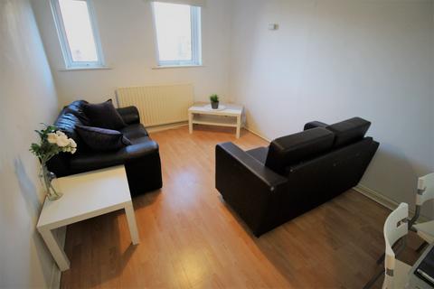 2 bedroom flat to rent, Flat 2, 22 Kelso Road, LS2 9PR