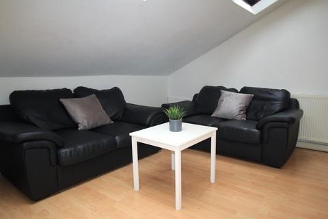 2 bedroom flat to rent, Flat 3, 22 Kelso Road, LS2 9PR