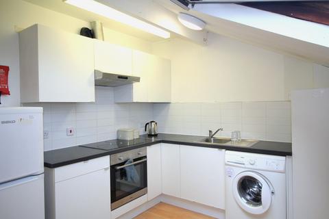2 bedroom flat to rent, Flat 3, 22 Kelso Road, LS2 9PR