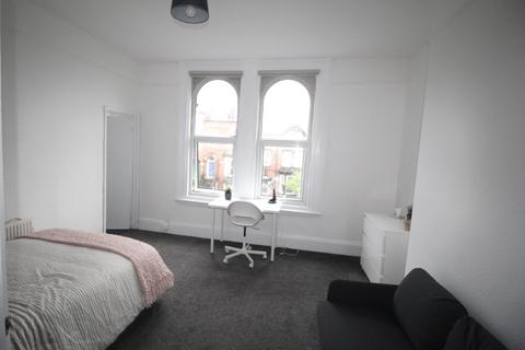 Studio to rent, Flat 3, 16 Kelso Road, LS2 9PR