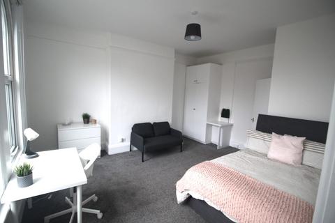 Studio to rent, Flat 3, 16 Kelso Road, LS2 9PR