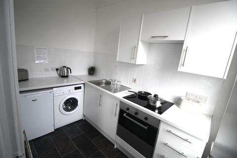 Studio to rent, Flat 3, 16 Kelso Road, LS2 9PR