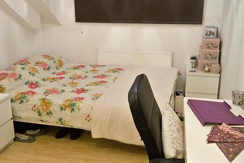 2 bedroom flat to rent, Flat 5, 16 Kelso Road, LS2 9PR