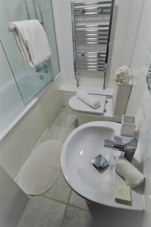 2 bedroom flat to rent, Basement Flat, 16 Kelso Road, LS2 9PR