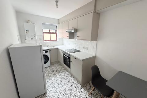 2 bedroom flat to rent, 158A Woodsley Road , Flat 9, LS2 9LZ