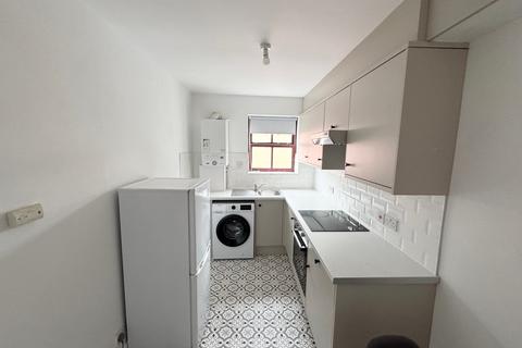 2 bedroom flat to rent, 158A Woodsley Road , Flat 9, LS2 9LZ