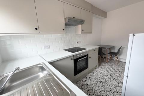 2 bedroom flat to rent, 158A Woodsley Road , Flat 9, LS2 9LZ