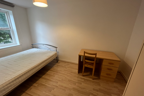 2 bedroom flat to rent, 158A Woodsley Road , Flat 8, LS2 9LZ