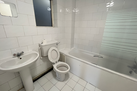 2 bedroom flat to rent, 158A Woodsley Road , Flat 8, LS2 9LZ