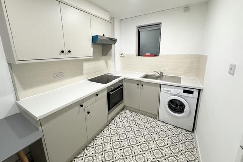 1 bedroom flat to rent, 158A Woodsley Road , Flat 7, LS2 9LZ