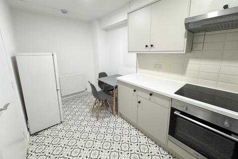 1 bedroom flat to rent, 158A Woodsley Road , Flat 7, LS2 9LZ