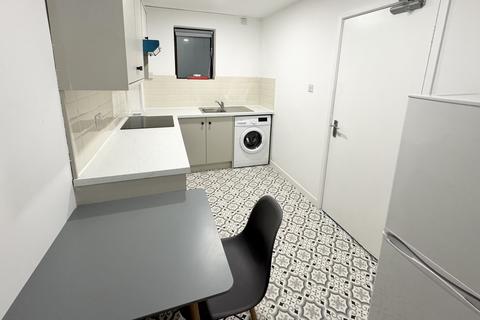 1 bedroom flat to rent, 158A Woodsley Road , Flat 7, LS2 9LZ