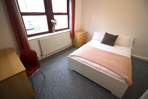2 bedroom flat to rent, 158A Woodsley Road , Flat 5, LS2 9LZ