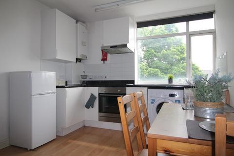 3 bedroom flat to rent, Flat 6, 158 Woodsley Road, LS2 9LZ