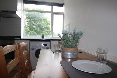 3 bedroom flat to rent, Flat 6, 158 Woodsley Road, LS2 9LZ