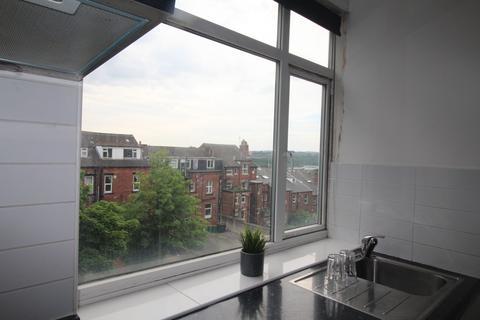 3 bedroom flat to rent, Flat 6, 158 Woodsley Road, LS2 9LZ