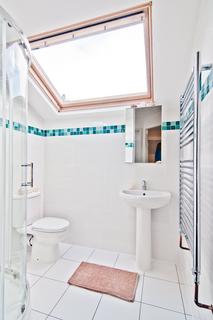 2 bedroom flat to rent, Flat 2T, 13 Kelso Road, LS2 9PR