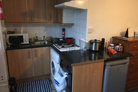 Studio to rent, Flat 1, 16 Kelso Road, LS2 9PR