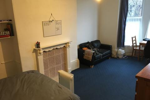 Studio to rent, Flat 1, 16 Kelso Road, LS2 9PR