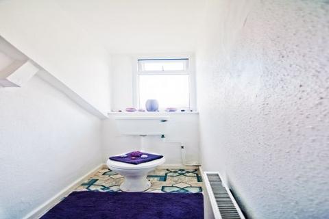 Flat 5, 12 Kelso Road, LS2 9PR