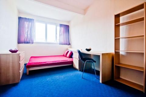 2 bedroom flat to rent, Flat 5, 12 Kelso Road, LS2 9PR