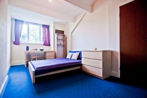 2 bedroom flat to rent, Flat 5, 12 Kelso Road, LS2 9PR