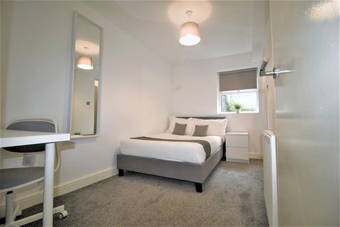2 bedroom flat to rent, Flat 2, 12 Kelso Road, LS2 9PR