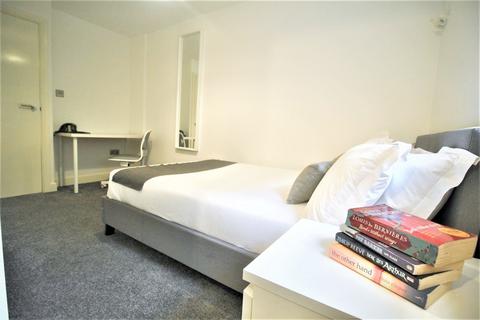 2 bedroom flat to rent, Flat 2, 12 Kelso Road, LS2 9PR