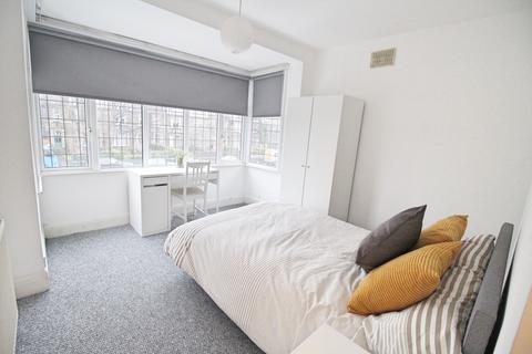 3 bedroom flat to rent, Flat 2, 117 Otley Road, LS6 3PX