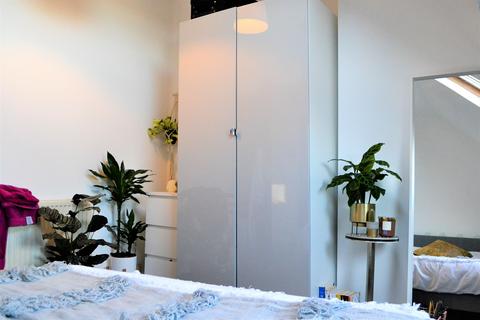 Flat 3, 117 Otley Road, LS6 3PX