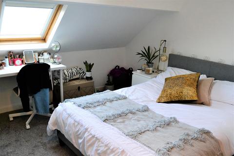 2 bedroom flat to rent, Flat 3, 117 Otley Road, LS6 3PX