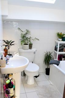 2 bedroom flat to rent, Flat 3, 117 Otley Road, LS6 3PX