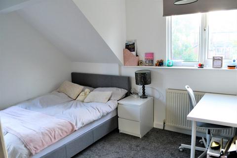 2 bedroom flat to rent, Flat 3, 117 Otley Road, LS6 3PX
