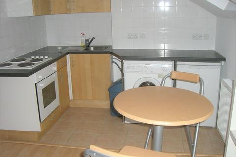 undefined, Flat 5, 11 Brudenell Road, LS6 1HA